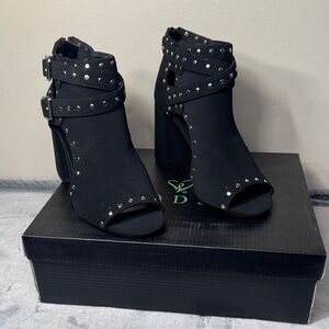 NWT Windsor Nider-23 Black Studded Open Toe Booties 6.5 BNIB
